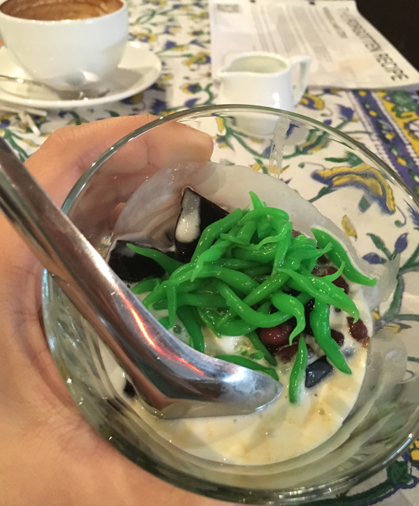 They've got one thing right here for sure: chendol has to be eaten with a metal spoon!