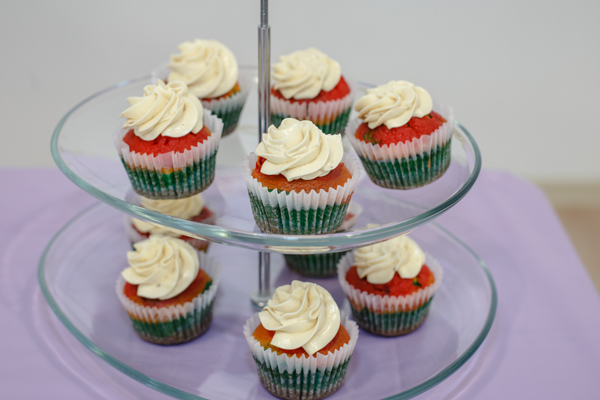 Rainbow cupcakes with Speculoos toppings