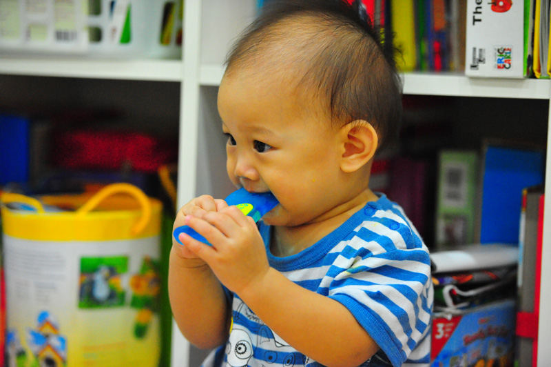 Telephone teether yum