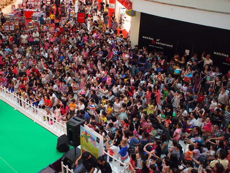The crowd at City Square Mall