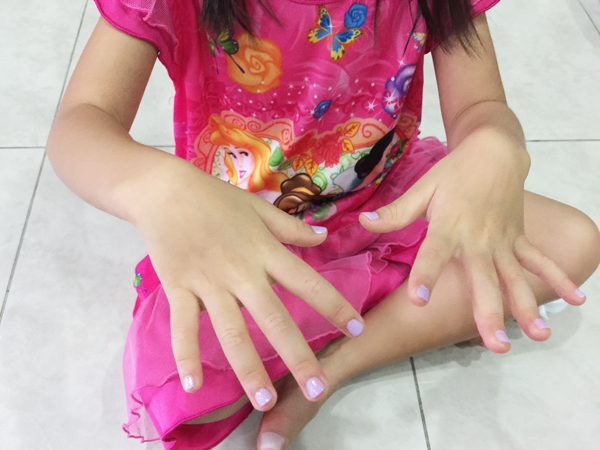 Becks Kao and her purple nails 2