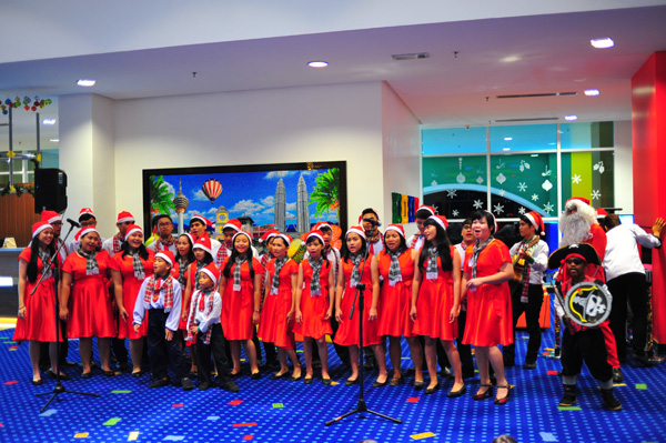 Christmas carolling at the lobby