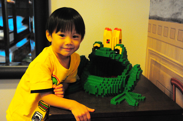 Nat Kao and the Frog