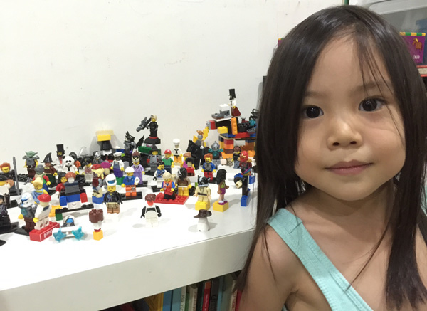 How many minifigs can you see?